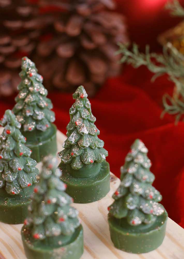 Como fazer um pinheiro de Natal que deixará qualquer casa mais bonita