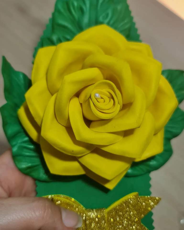 Moldes de flores para imprimir Com este pacote de moldes para artesanato, você encontra vários modelos de flores com 4 a 8 pétalas. São modelos fáceis de recortar e colar para fazer lindos arranjos e decorar a casa.