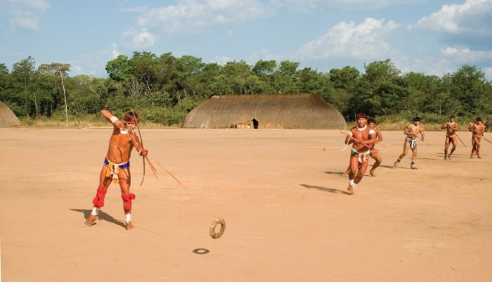 Brincadeiras indígenas: descubra 14 jogos tradicionais fascinantes