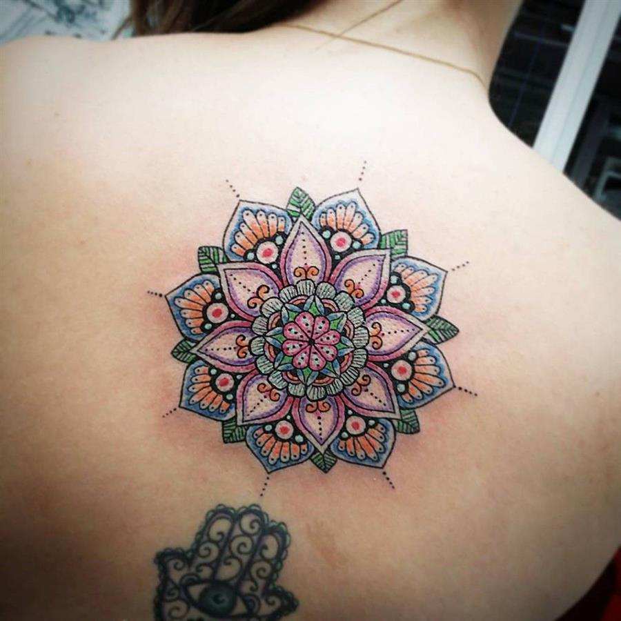 Combinações Perfeitas de Cores em 75 Modelos de Mandalas para Colorir