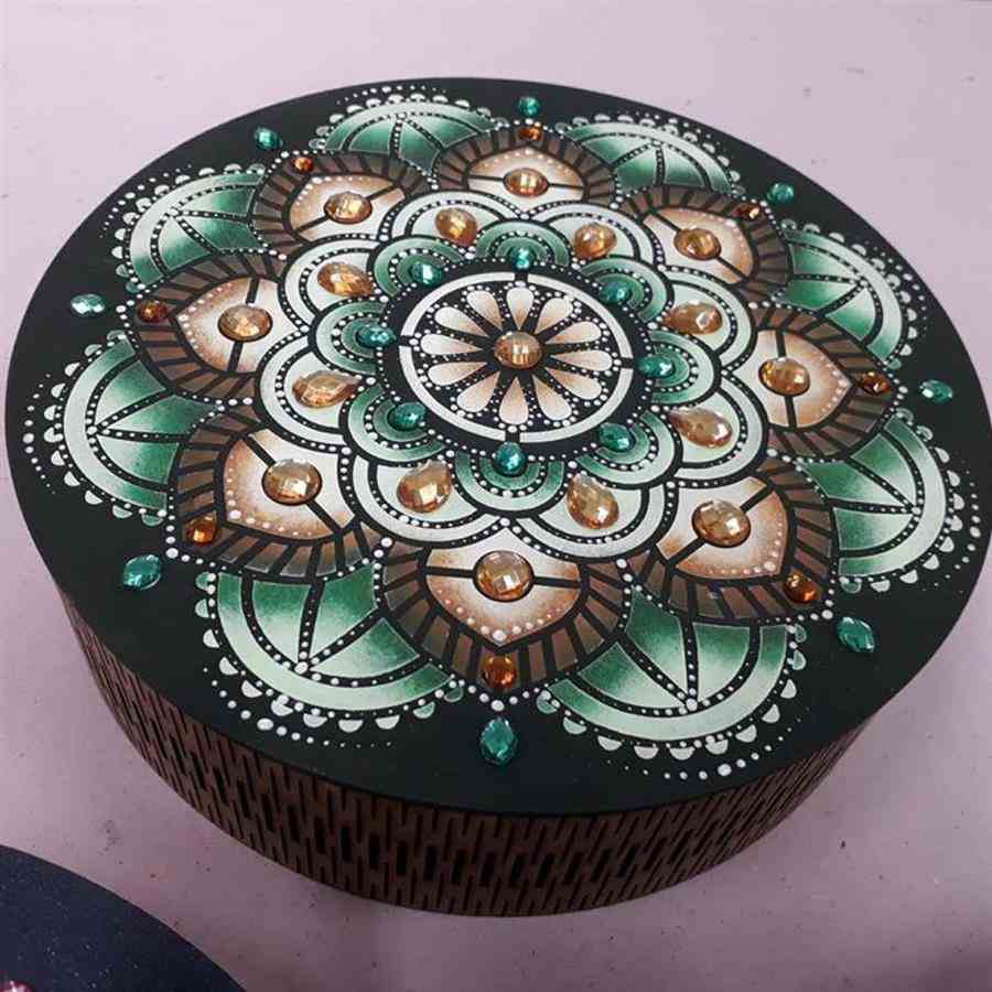 Combinações Perfeitas de Cores em 75 Modelos de Mandalas para Colorir