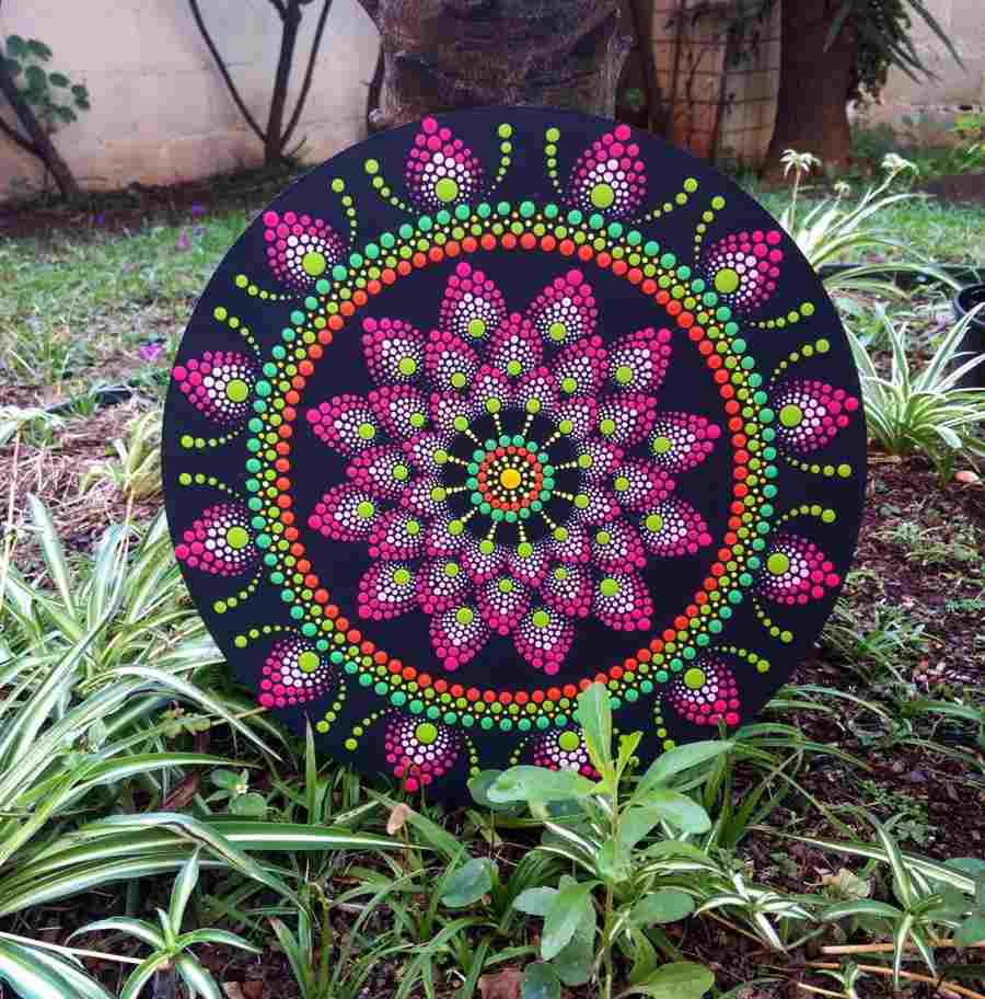 Combinações Perfeitas de Cores em 75 Modelos de Mandalas para Colorir