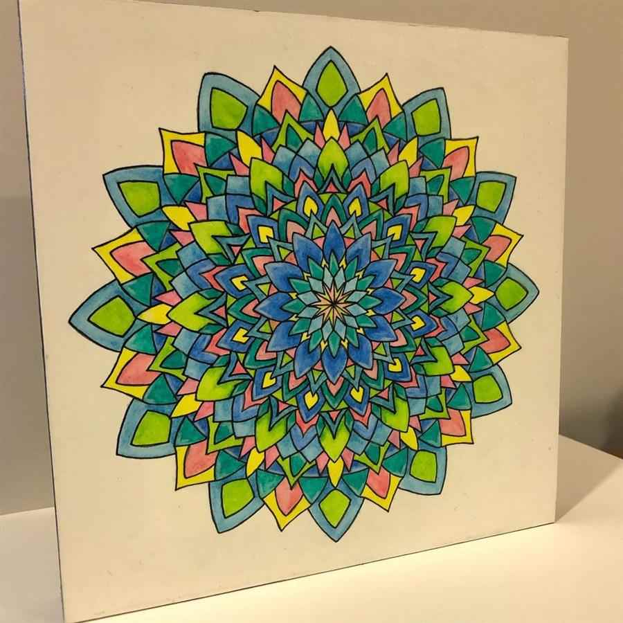 Combinações Perfeitas de Cores em 75 Modelos de Mandalas para Colorir