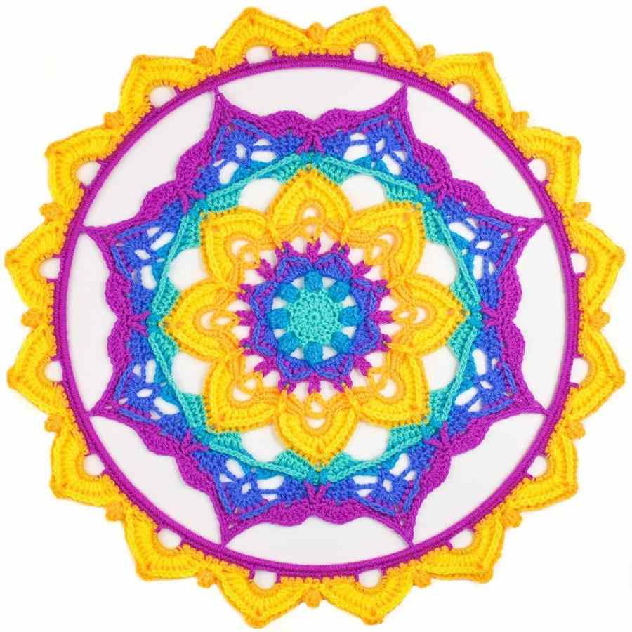 Combinações Perfeitas de Cores em 75 Modelos de Mandalas para Colorir