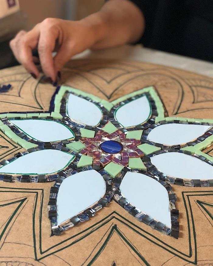 Materiais perfeitos para mosaico caseiro: pedras, vidros, azulejos, sementes, cerâmicas e muito mais