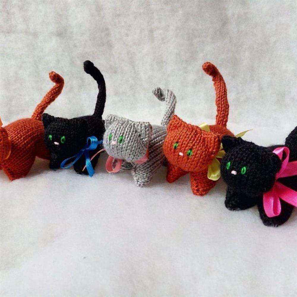 Faça brinquedos artesanais para seu gato com itens caseiros