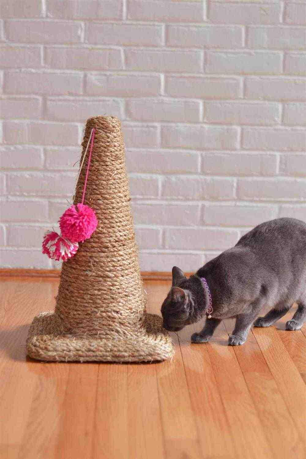 Faça brinquedos artesanais para seu gato com itens caseiros