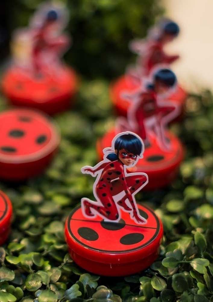 Aguce a imaginação das crianças com ideias criativas de festa temática da Ladybug