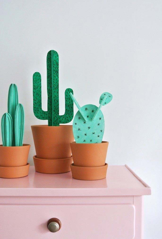 Decore com cactos de forma criativa e original