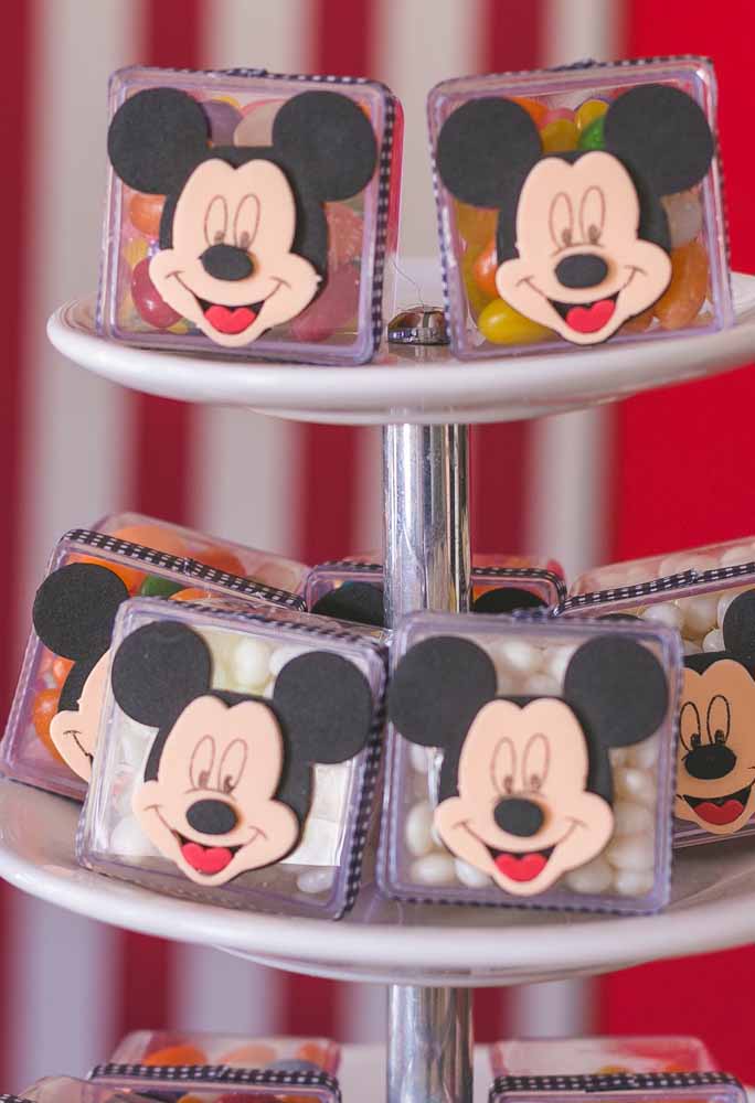 Inspire-se com ideias criativas para decorar a festa temática do Mickey dos seus filhos