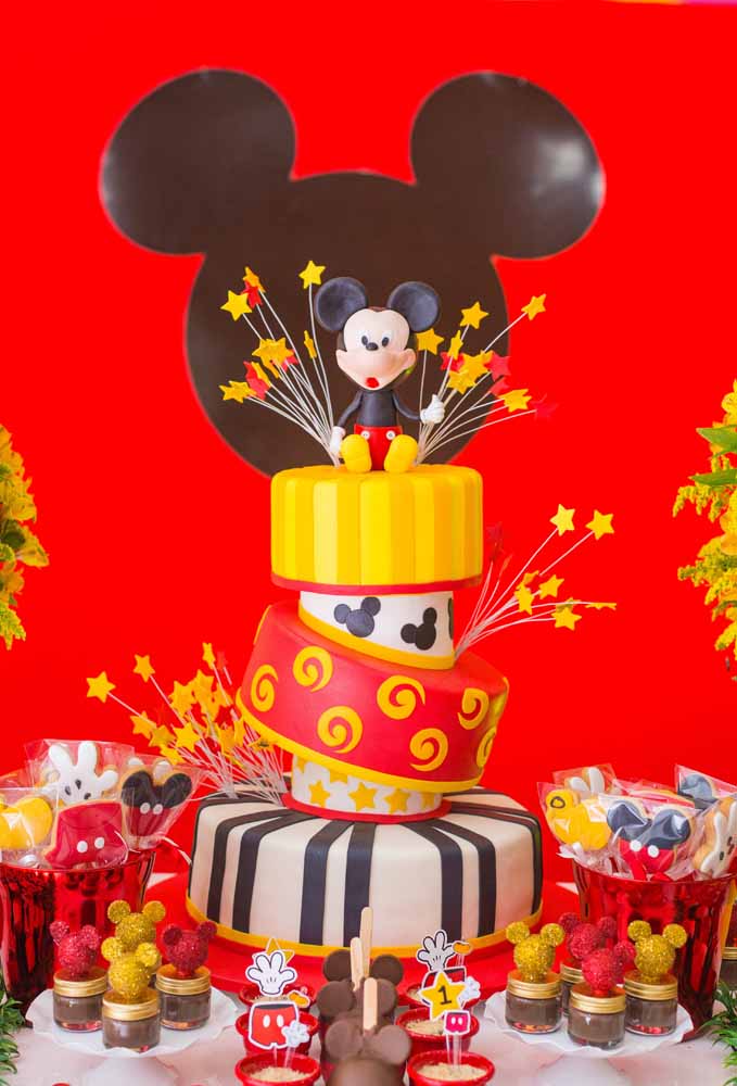 Inspire-se com ideias criativas para decorar a festa temática do Mickey dos seus filhos