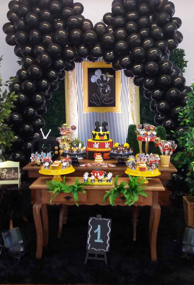 Inspire-se com ideias criativas para decorar a festa temática do Mickey dos seus filhos