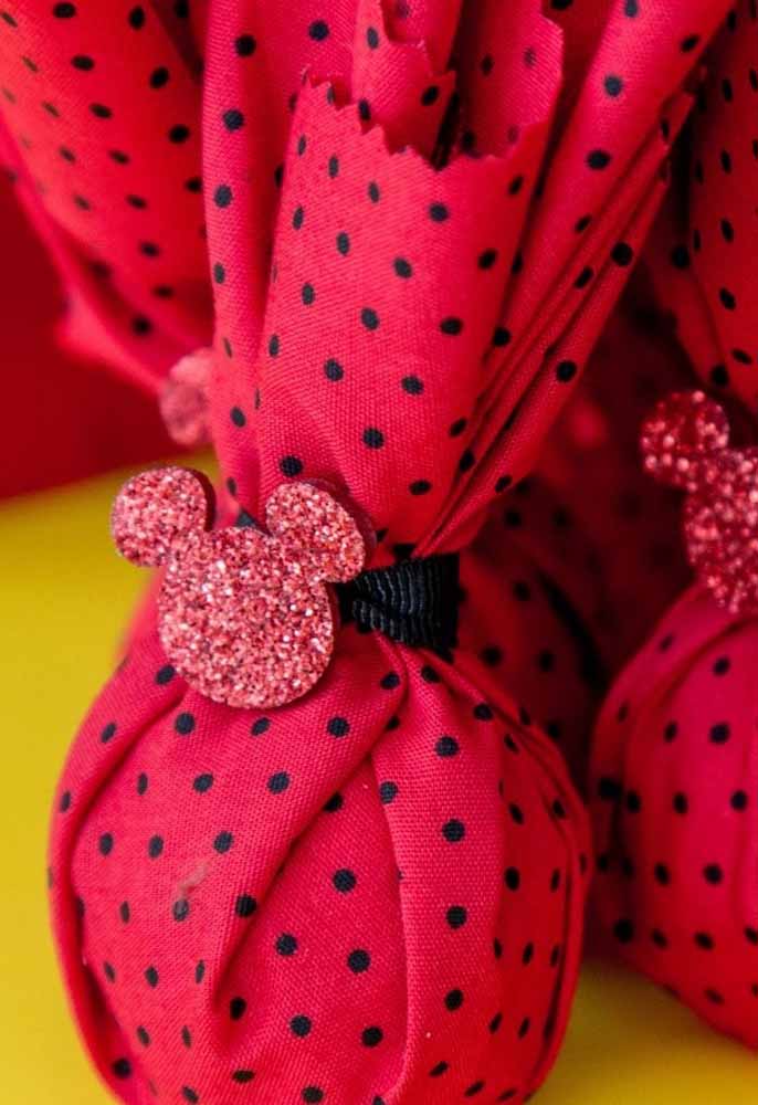 Inspire-se com ideias criativas para decorar a festa temática do Mickey dos seus filhos