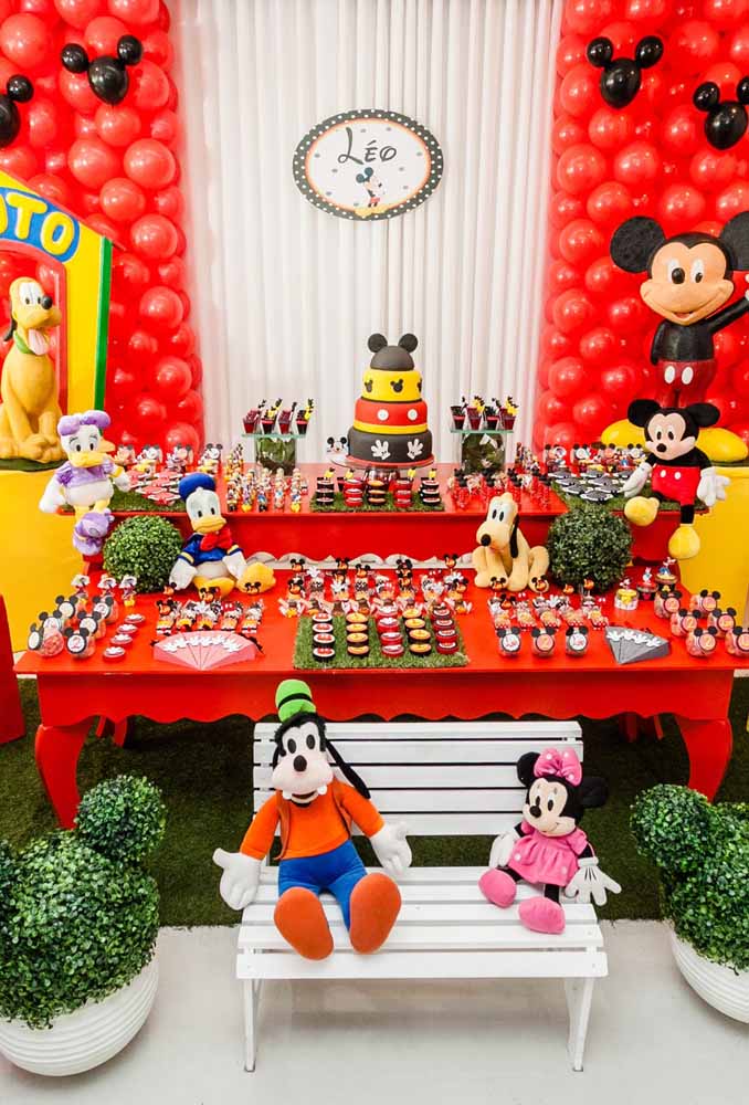 Inspire-se com ideias criativas para decorar a festa temática do Mickey dos seus filhos