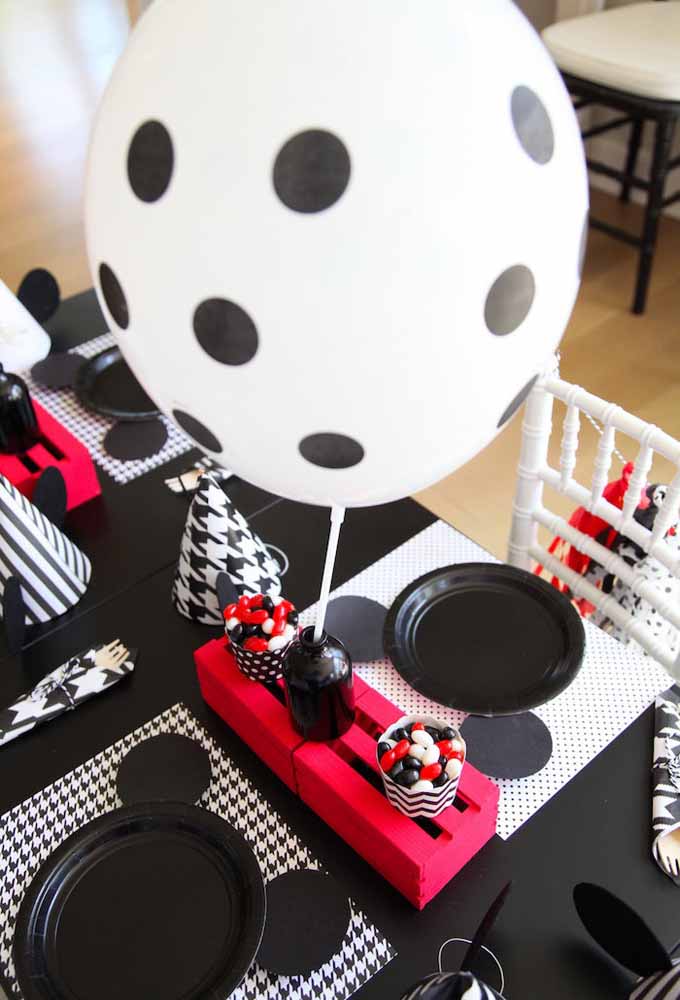 Inspire-se com ideias criativas para decorar a festa temática do Mickey dos seus filhos