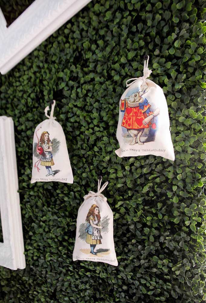 Comemore Alice no País das Maravilhas com Ideias para Festa Temática