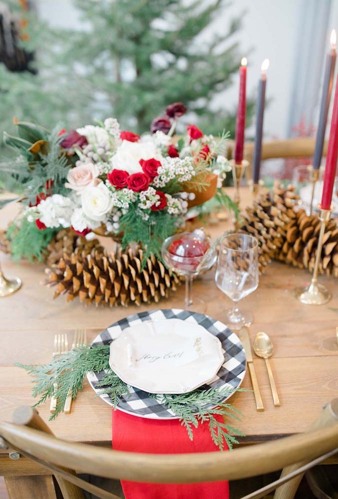 Inspire-se com 50 ideias criativas para decorar sua mesa de Natal