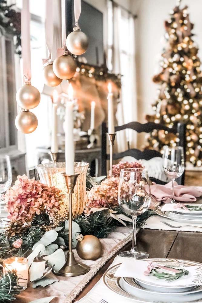 Inspire-se com 50 ideias criativas para decorar sua mesa de Natal