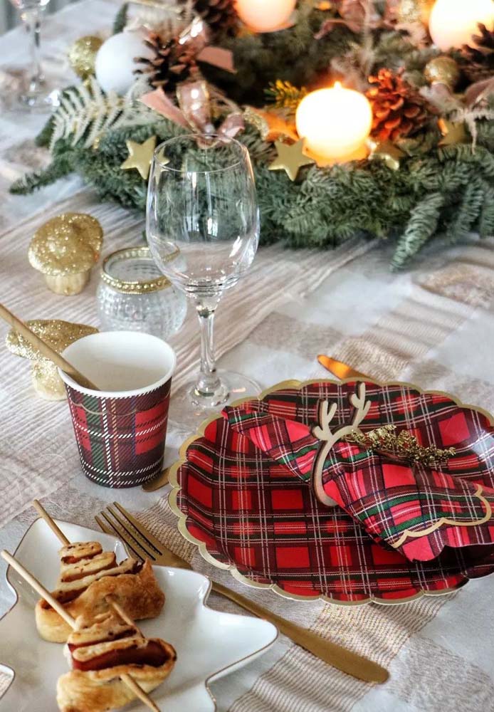 Inspire-se com 50 ideias criativas para decorar sua mesa de Natal