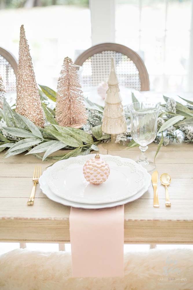 Inspire-se com 50 ideias criativas para decorar sua mesa de Natal