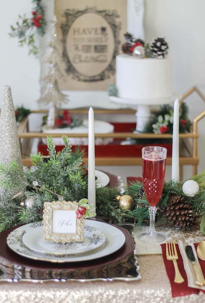 Inspire-se com 50 ideias criativas para decorar sua mesa de Natal