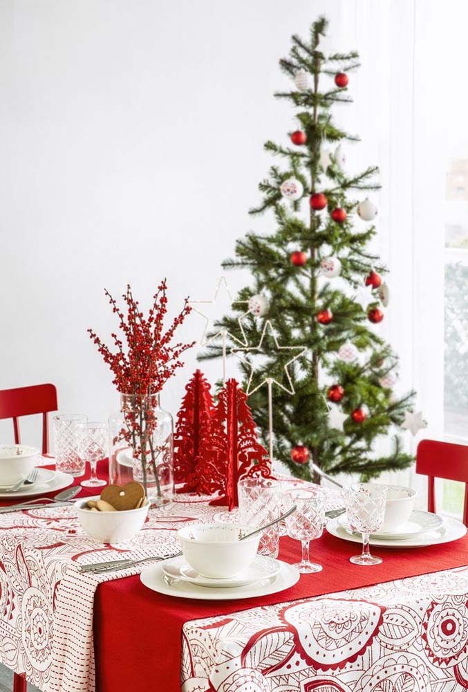 Inspire-se com 50 ideias criativas para decorar sua mesa de Natal