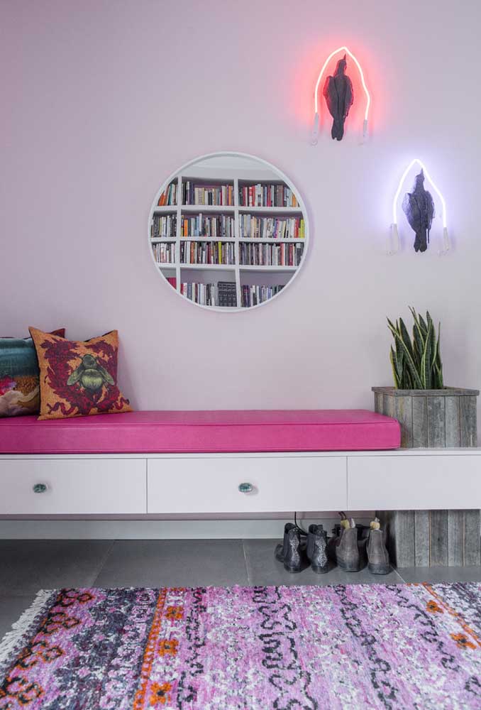 Inspire-se com belos projetos de decoração usando neon