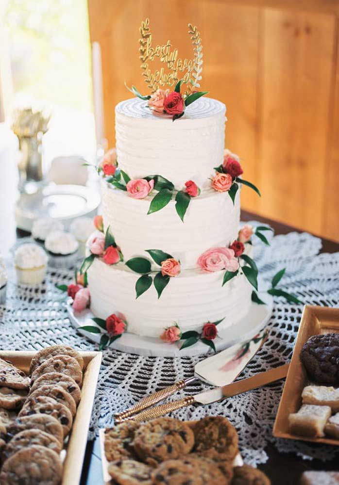 Ideias criativas para mesas de bolo de casamento inesquecíveis