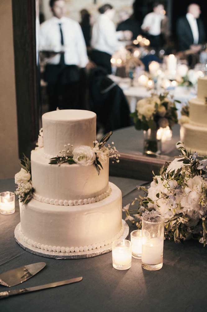 Ideias criativas para mesas de bolo de casamento inesquecíveis