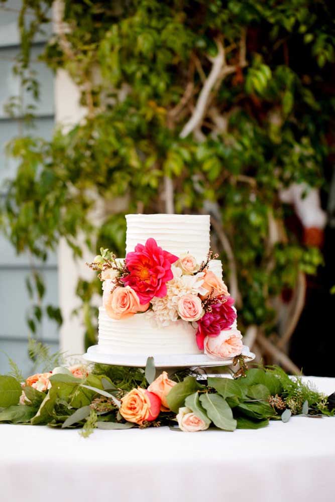 Ideias criativas para mesas de bolo de casamento inesquecíveis