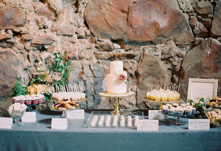 Ideias criativas para mesas de bolo de casamento inesquecíveis