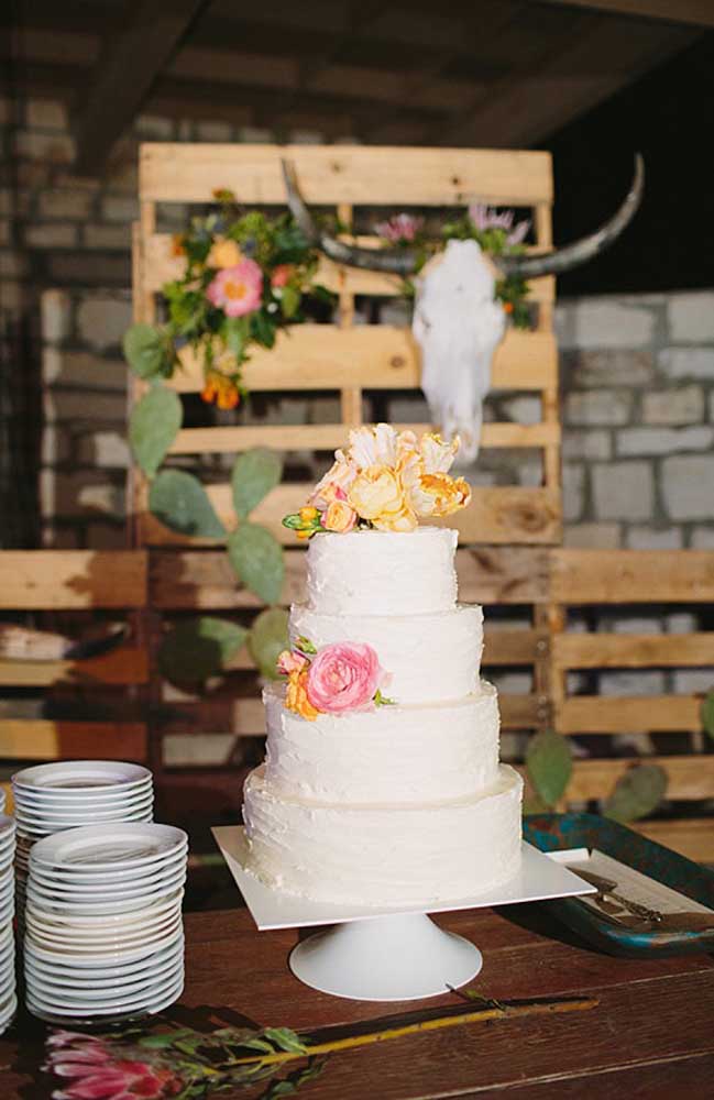 Ideias criativas para mesas de bolo de casamento inesquecíveis