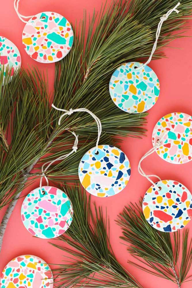 Bolas de Natal DIY: inspire-se com 60 ideias criativas e um passo a passo para fazer em casa