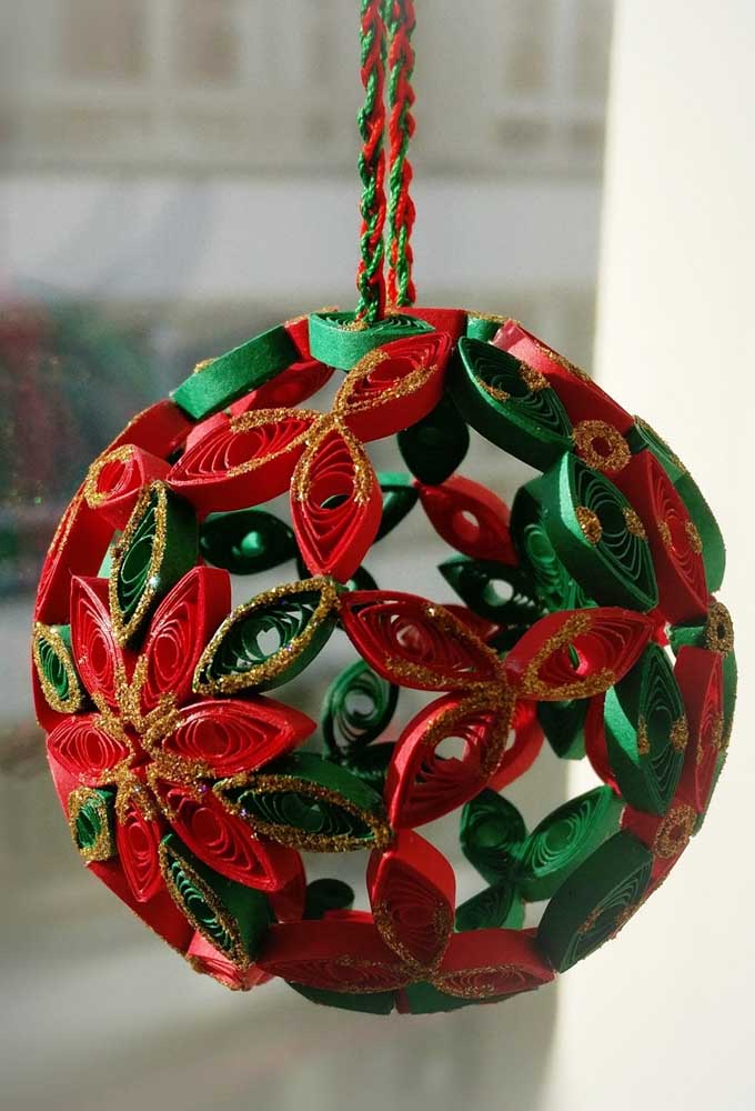 Bolas de Natal DIY: inspire-se com 60 ideias criativas e um passo a passo para fazer em casa