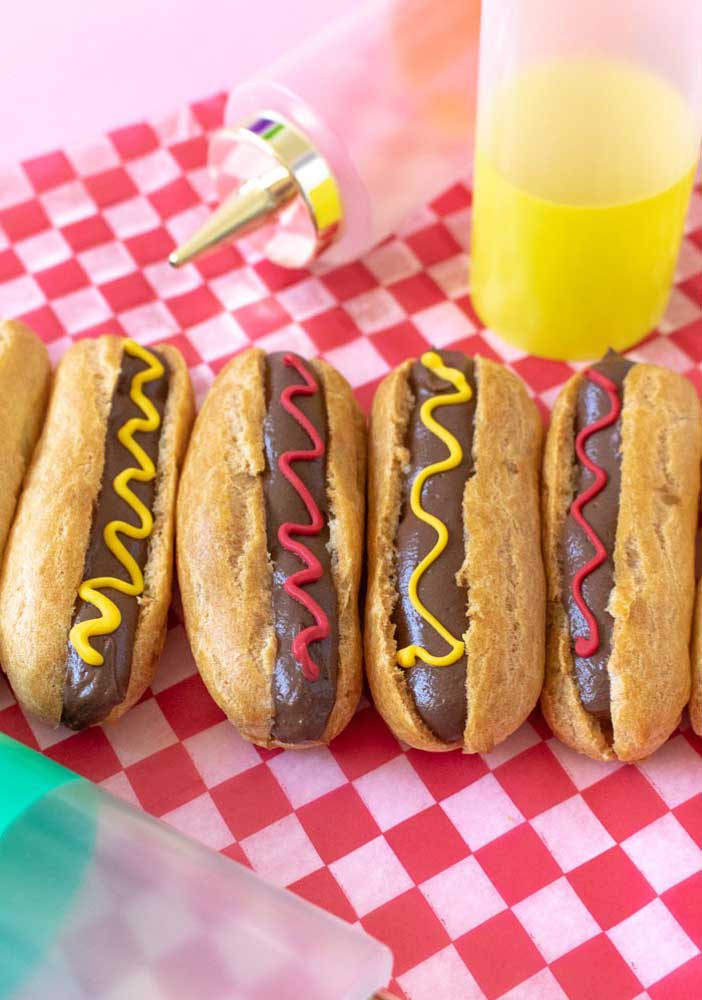 Uma noite divertida com os amigos: ideias criativas para uma festa temática de cachorro-quente