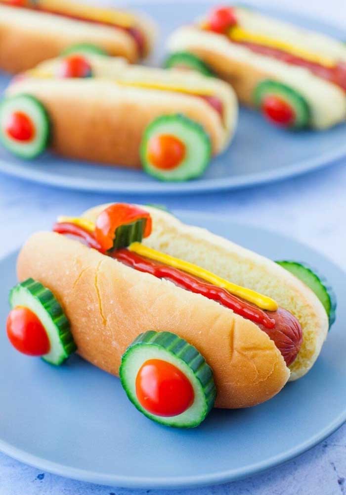 Uma noite divertida com os amigos: ideias criativas para uma festa temática de cachorro-quente