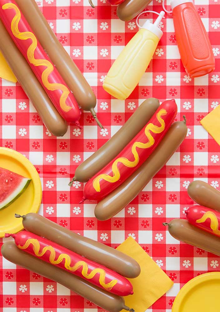 Uma noite divertida com os amigos: ideias criativas para uma festa temática de cachorro-quente