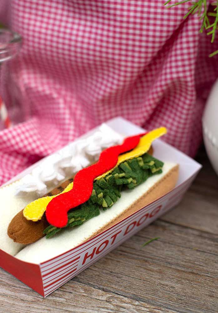 Uma noite divertida com os amigos: ideias criativas para uma festa temática de cachorro-quente