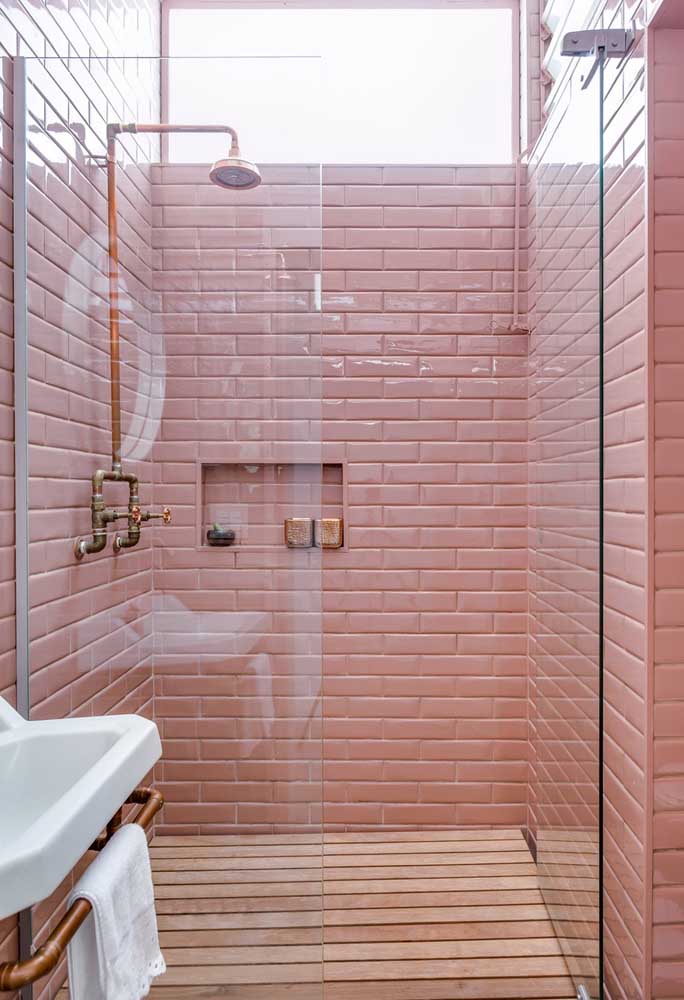 Decore seu banheiro com 60 ideias inspiradoras em rosa