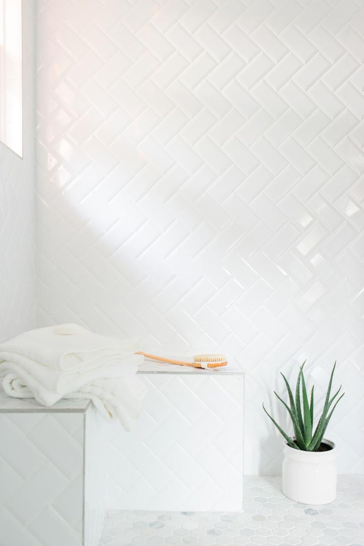 Ideias para decorar banheiro branco de forma criativa