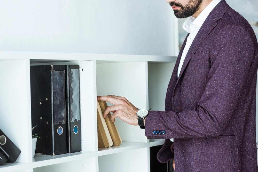 Como ter uma biblioteca organizada em casa com dicas práticas