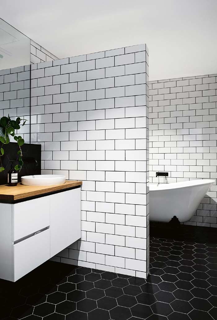 10 Ideias Incríveis de Decoração de Banheiros em Preto e Branco Que Vão Te Encantar