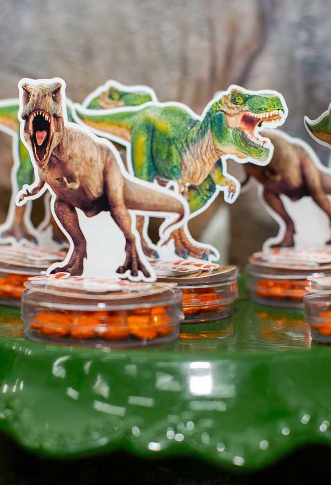 Dicas criativas para fazer uma festa incrível de dinossauros para seu filho