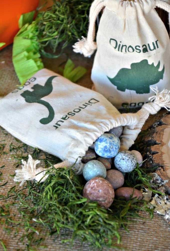 Dicas criativas para fazer uma festa incrível de dinossauros para seu filho