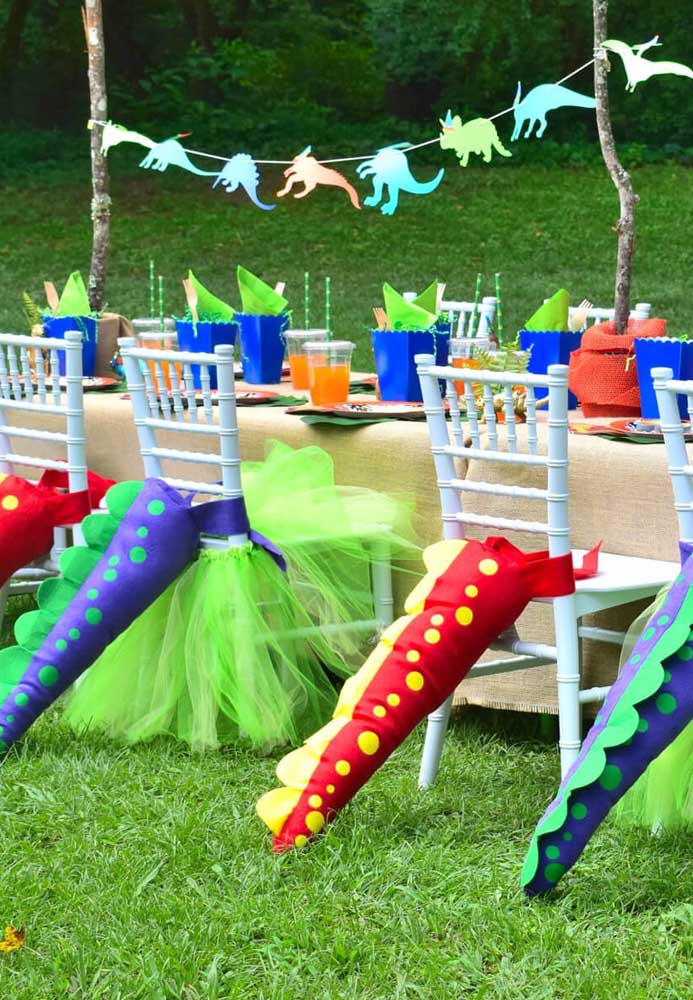 Dicas criativas para fazer uma festa incrível de dinossauros para seu filho