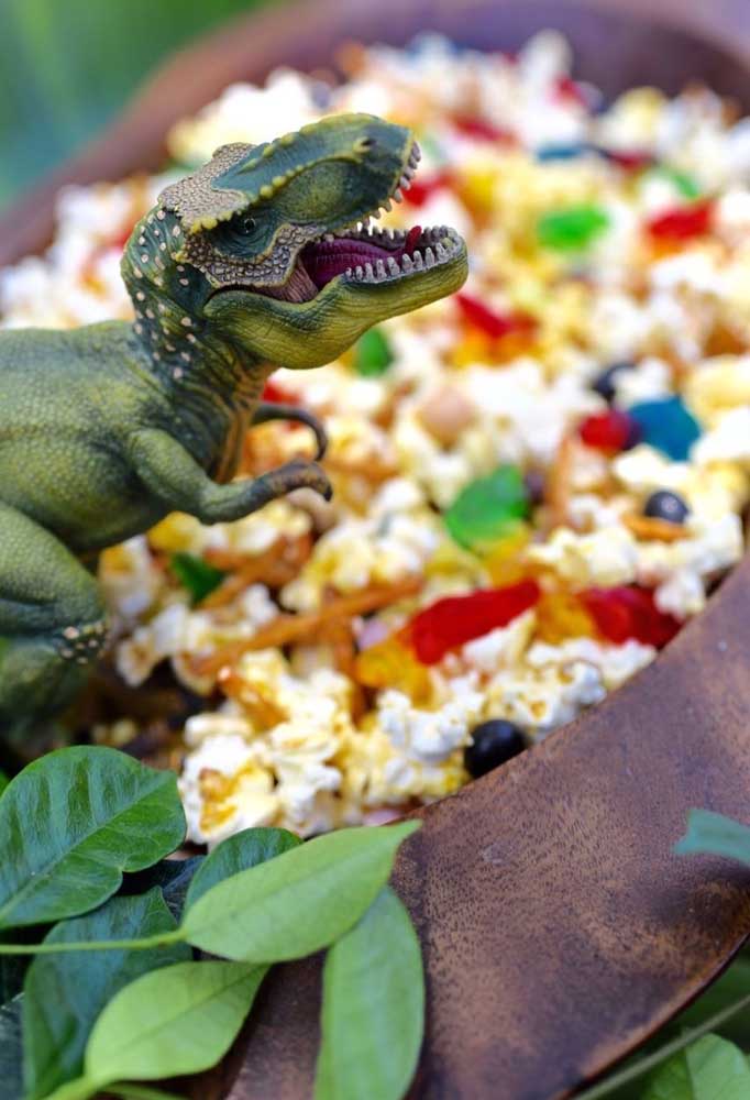 Dicas criativas para fazer uma festa incrível de dinossauros para seu filho