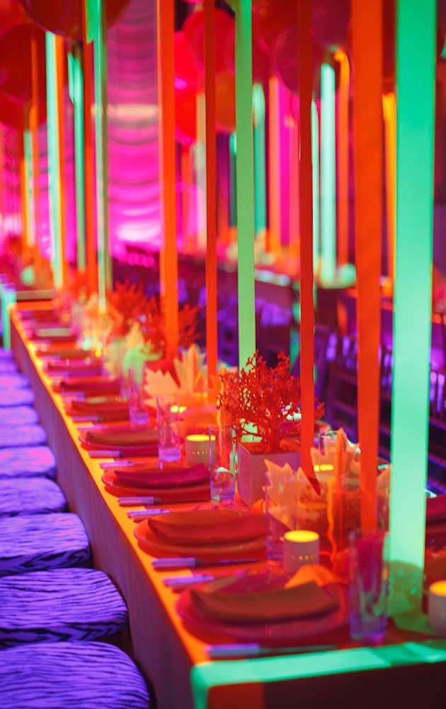 Festa neon em casa: como decorar, iluminar e clicar fotos incríveis em 5 passos