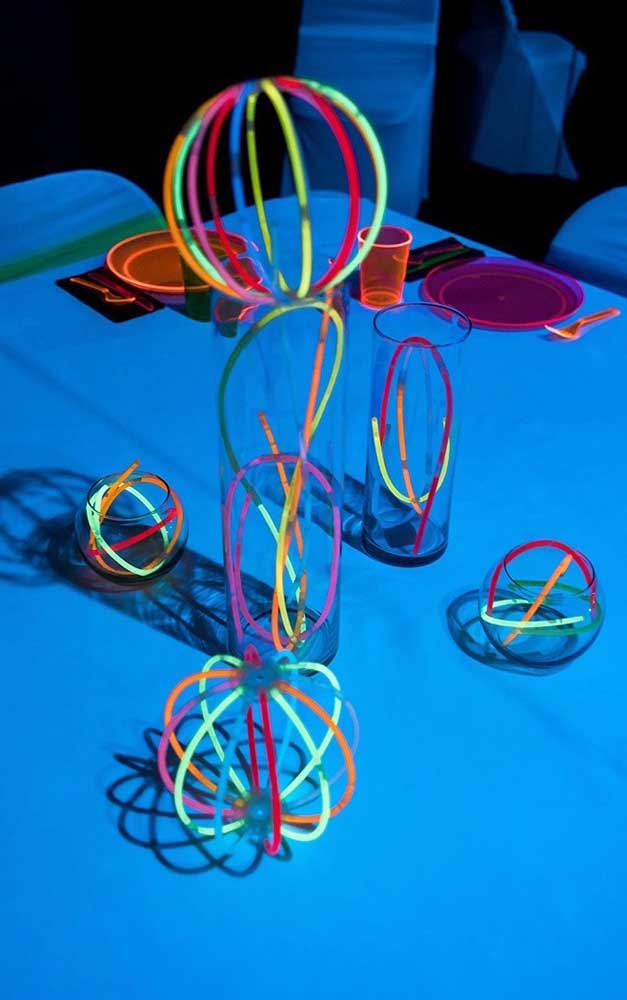 Festa neon em casa: como decorar, iluminar e clicar fotos incríveis em 5 passos