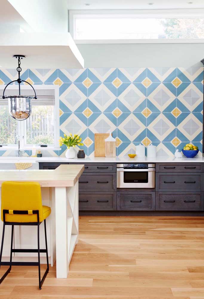 Inspire-se com 60 ideias criativas de azulejos para sua cozinha