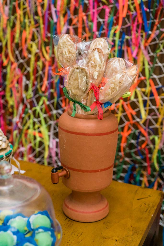 Decore sua festa junina com 80 ideias simples e criativas